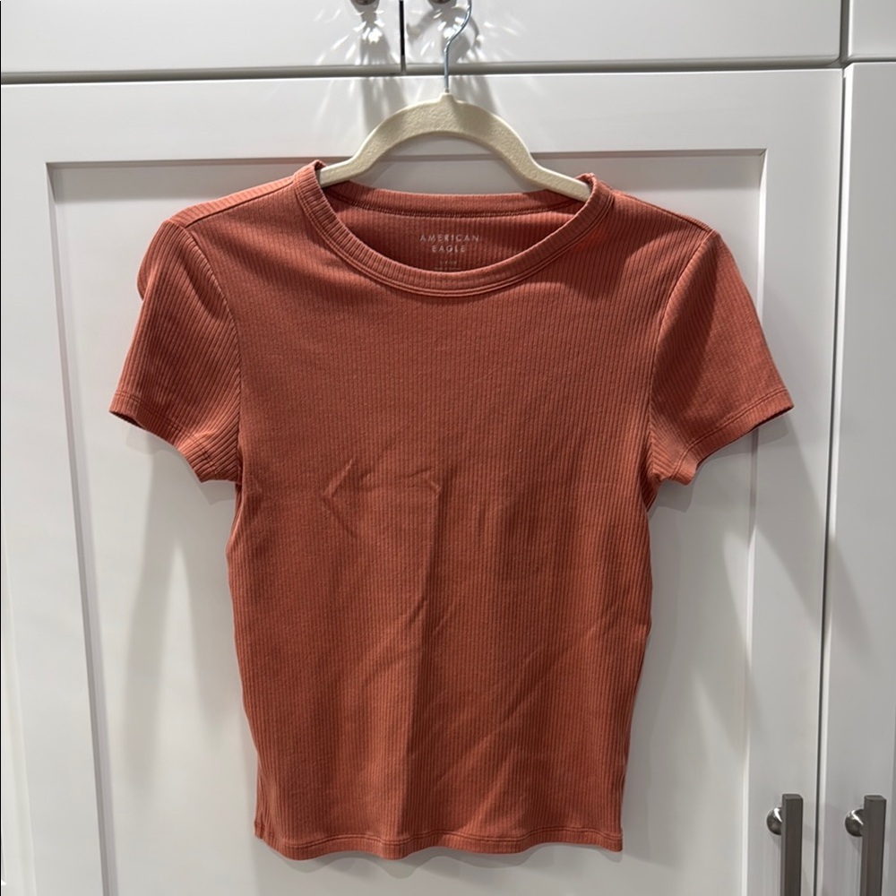 American Eagle Outfitters Rust Ribbed Short Sleeve Tee size small